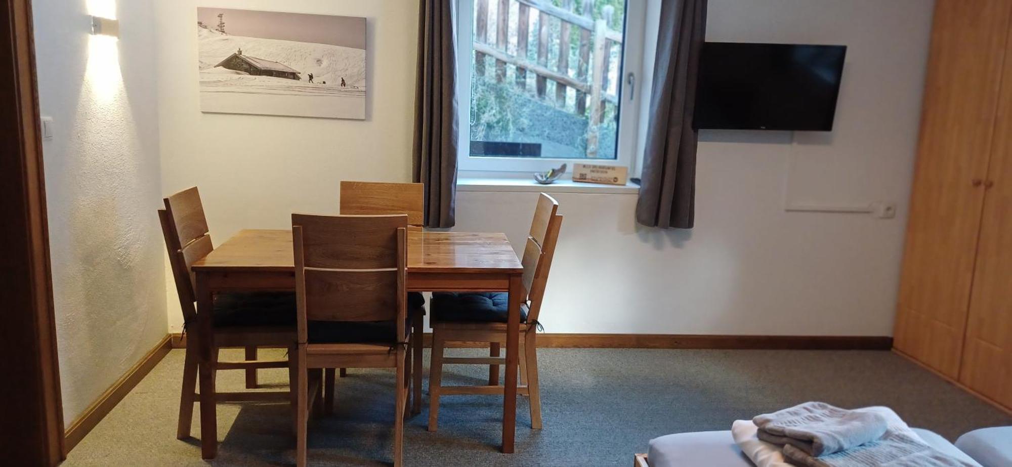 2 Zimmerwohnung Mit Kueche U. Bad ローファー エクステリア 写真